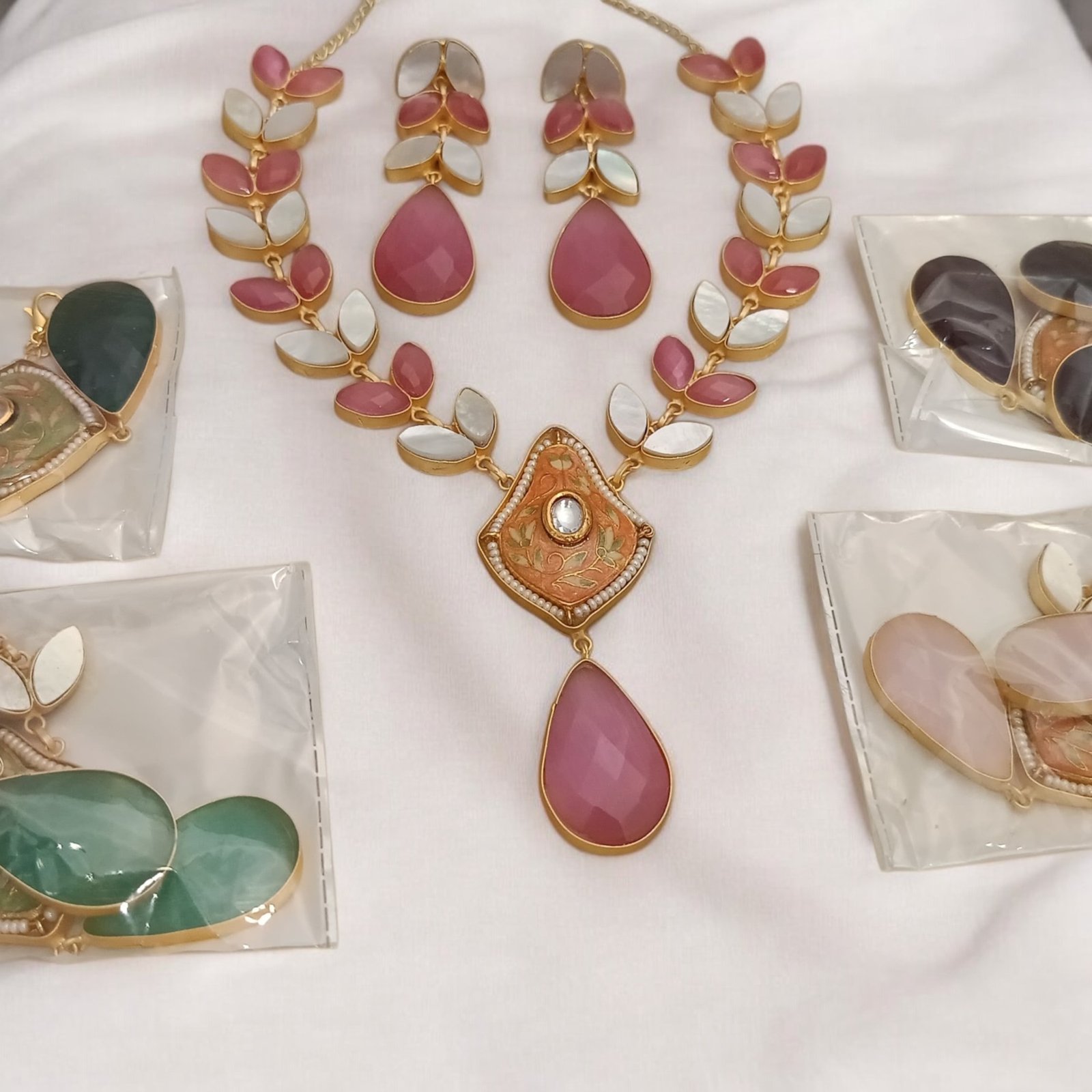 18 Carat - Authentic Stones - Image 2